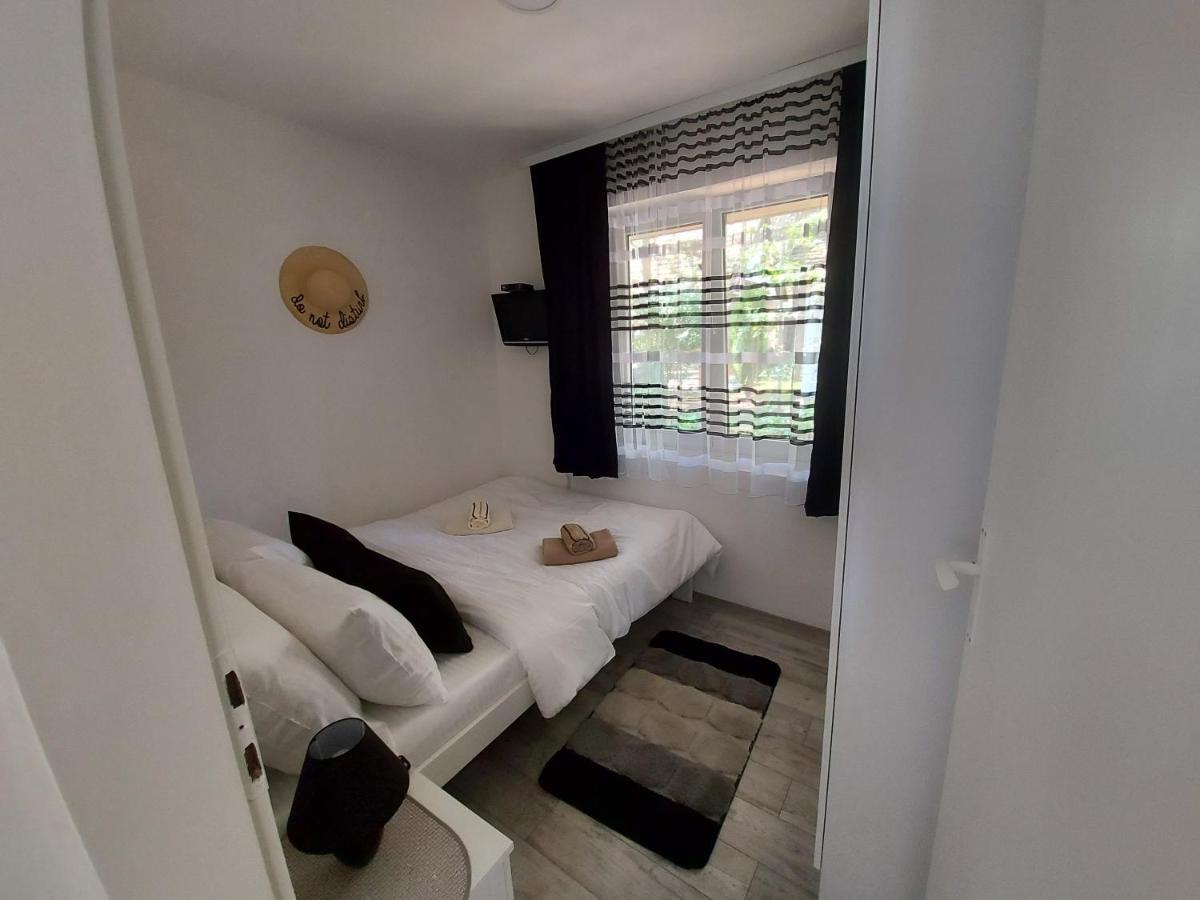 Fenix Apartment & Rooms Vinci Exteriér fotografie